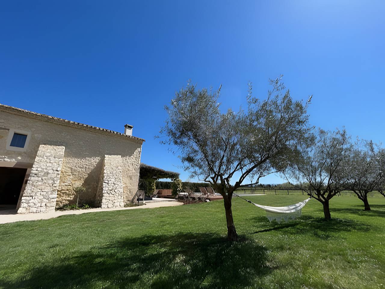 Bed and Breakfast 'La Chambre Du Haras' con Balcón, Wi-Fi y Aire Acondicionado in Le Thor, Vaucluse