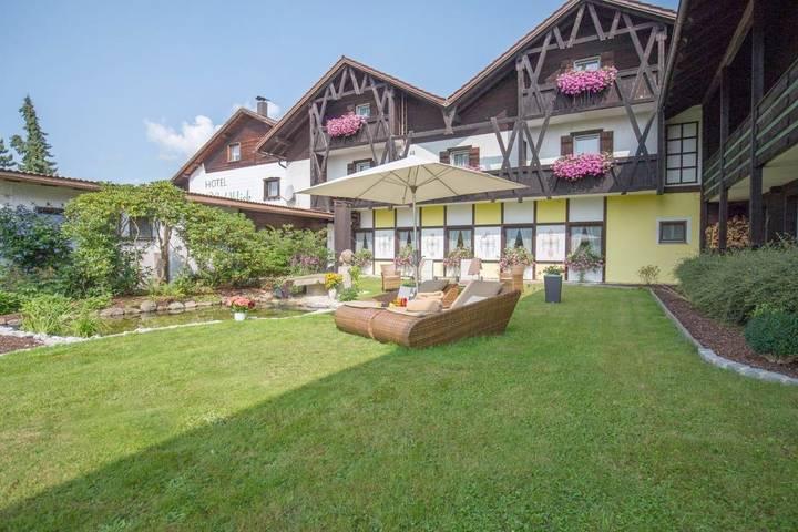 Hôtel pour 2 personnes, avec sauna et vue ainsi que piscine et jardin, animaux acceptés