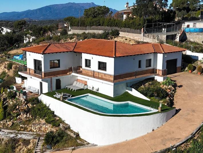 Casa rural para 10 personas, con vistas además de piscina y jardín, Se admiten mascotas en Massanet de la Selva