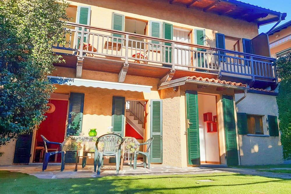 Villino Lavarello by Lago Reisen in Verbania, Comune di Verbania