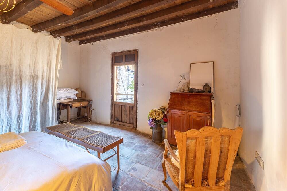 Unique House with Shared Patio, Pool, Wi-Fi and Air Conditioning in Candeleda, Valle del Tiétar