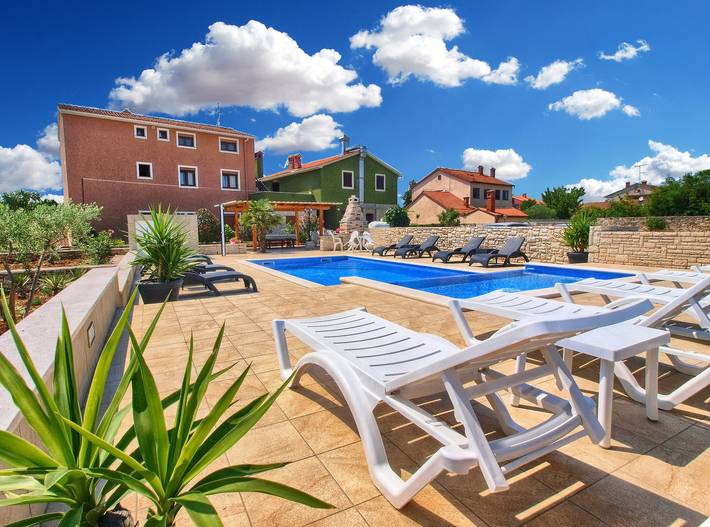 Ferienwohnung für 4 Personen, mit Terrasse und Pool - 1