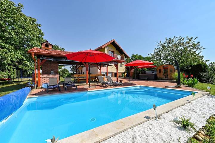 Ferienhaus für 8 Personen, mit Sauna und Whirlpool, mit Haustier