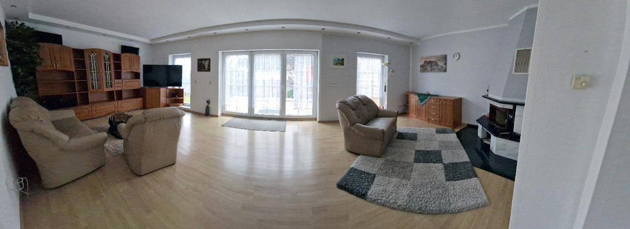 Four-Bedroom House in Dahlwitz-Hoppegarten, Hoppegarten