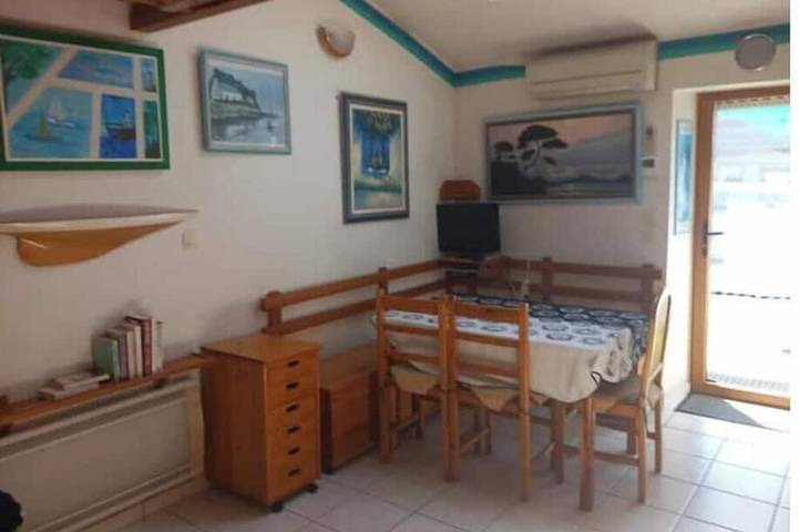 Rent a small cottage in the style of a fisherman's cabin. in Hennebont, Côte des Mégalithes
