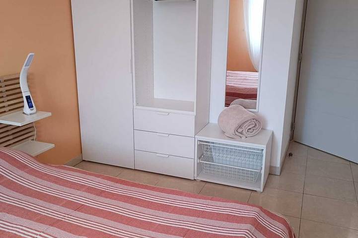 Appartement entier, Serignan-canal du midi. Appartement spacieux dans résidence de luxe. Climatisé. in Sérignan, Côte méditerranéenne (France)