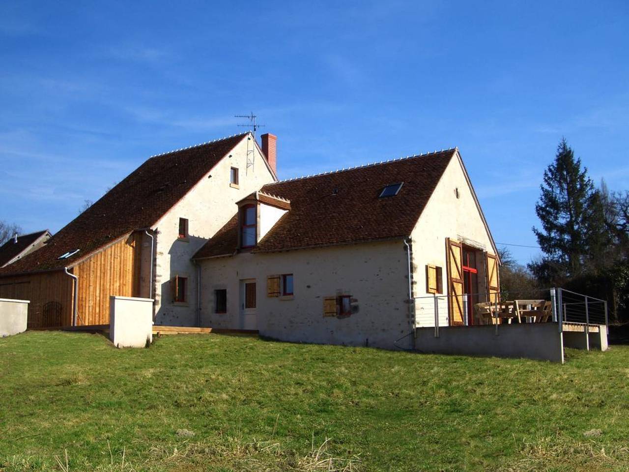 Charming quiet cottage with garden and included wifi in Le Brethon, Montluçon region