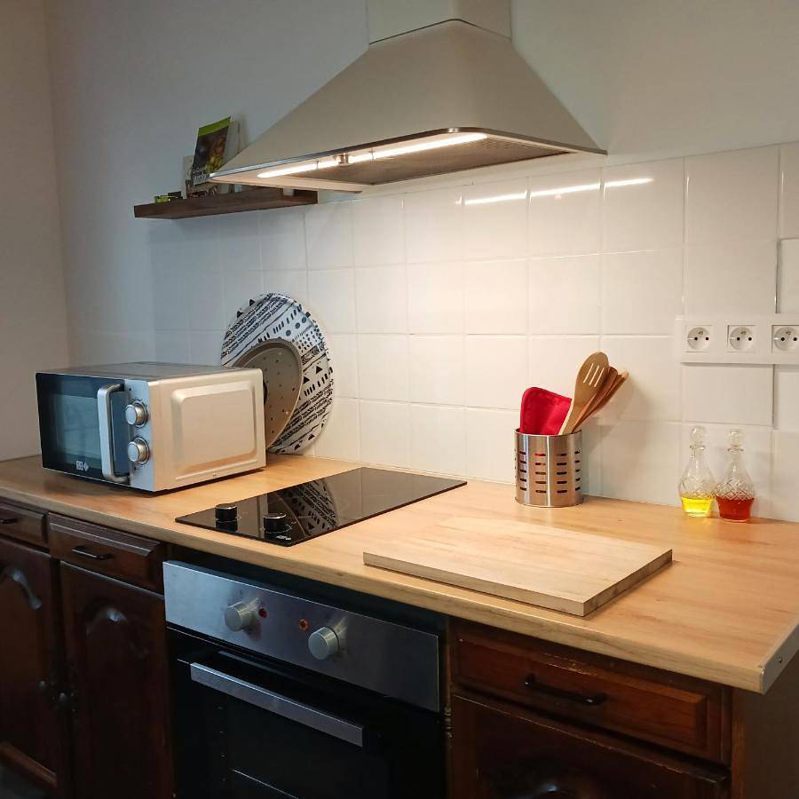 Appartement entier, Apartment with Balcony in Orcival (Puy-de-Dôme), Parc naturel régional des Volcans d'Auvergne