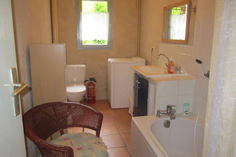 Maison à 10 min à pied de la plage, dans environnement calme in Lancieux, Région de Dinan