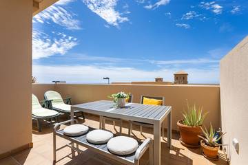 Gîte pour 4 personnes, avec terrasse et piscine à Porís de Abona