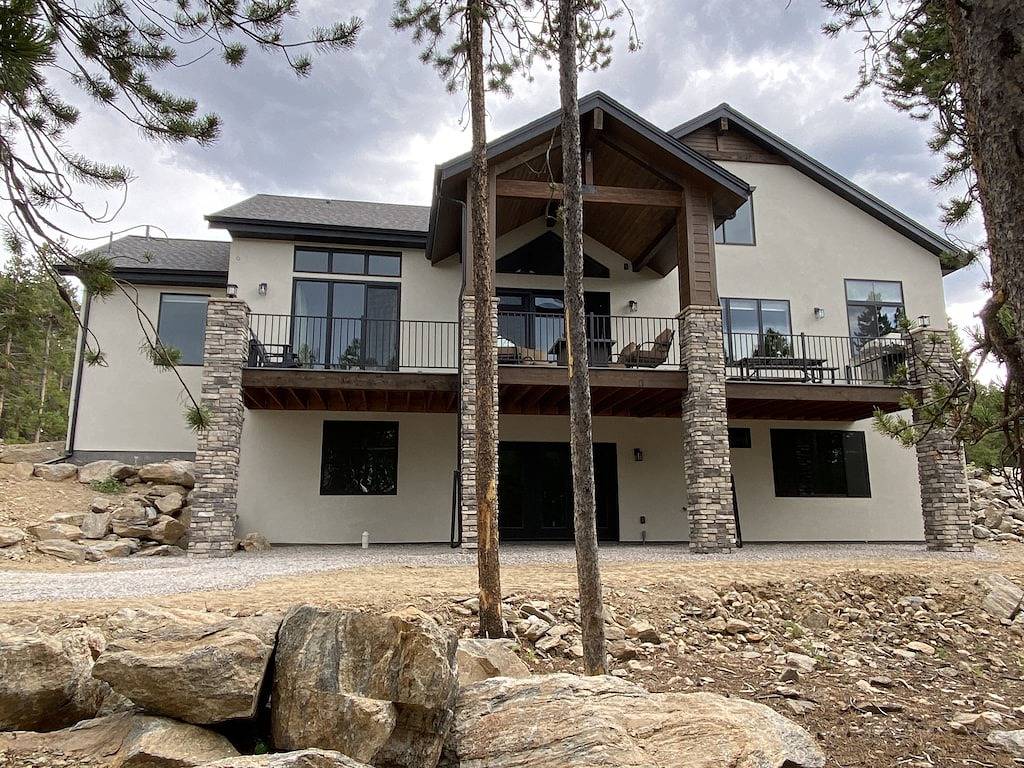 Luxury Home, Lake & Mountains View around in Arapaho and Roosevelt National Forests
