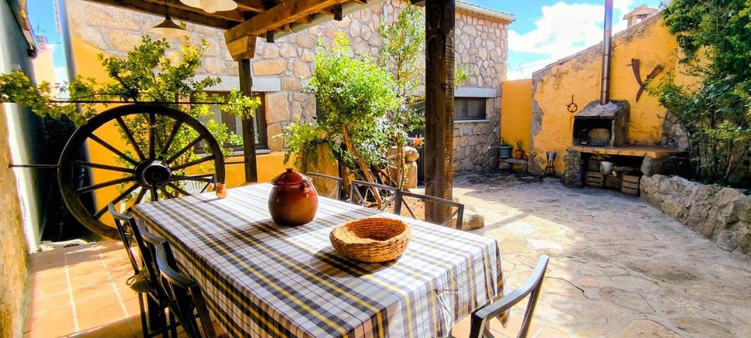Casa de vacaciones para 5 personas, con vistas además de piscina y jardín, Se admiten mascotas en Comarca de Ávila - 2