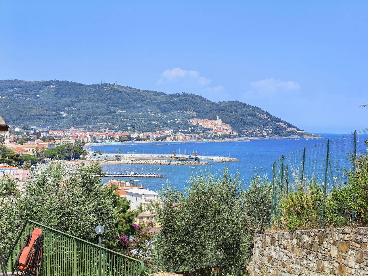 Villa 'Capo Berta View' con Vista Mare, Wi-Fi e Aria Condizionata in Comune di Diano Marina, Riviera di Ponente
