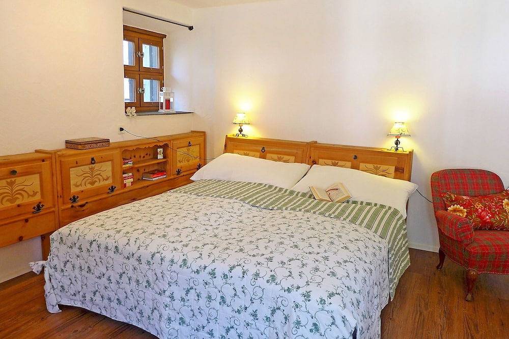 Geheel appartement, Leuk appartement voor 2 personen met Wifi, Tv, patio en panorama in Bever, Oberengadin