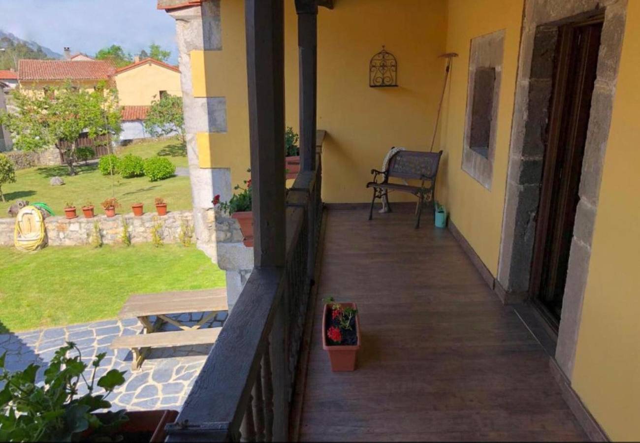 Ferienhaus 'Gran Pedroso De Llanes' mit Bergblick, privatem Garten und Wlan in Villahormes, Llanes