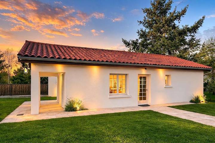 Location de vacances pour 2 personnes, avec terrasse ainsi que piscine et jardin à Villette-d'Anthon - 3