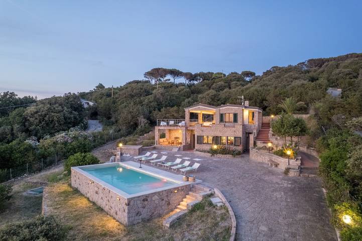 Villa 'Coral Bay' con vista mare, Wi-Fi e aria condizionata in Alghero, Provincia di Sassari