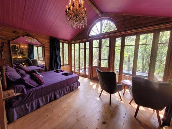 Cottage pour 2 personnes, avec terrasse ainsi que vue et jardin à Cazilhac