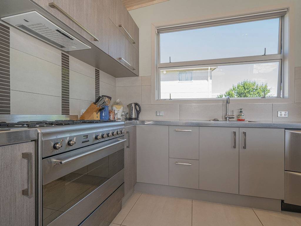 Castaway Bach - Whangamata Holiday Home in Whangamata, Waikato