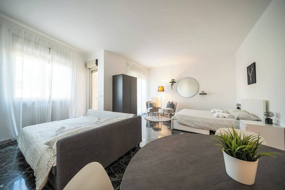 Entire apartment, The Sunset - Free Parking in Conversano, Bari Province