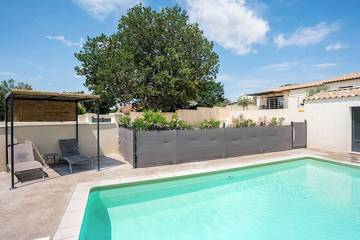 Gîte pour 4 personnes, avec terrasse ainsi que jardin et piscine à Saint-Martin-d'Ardèche