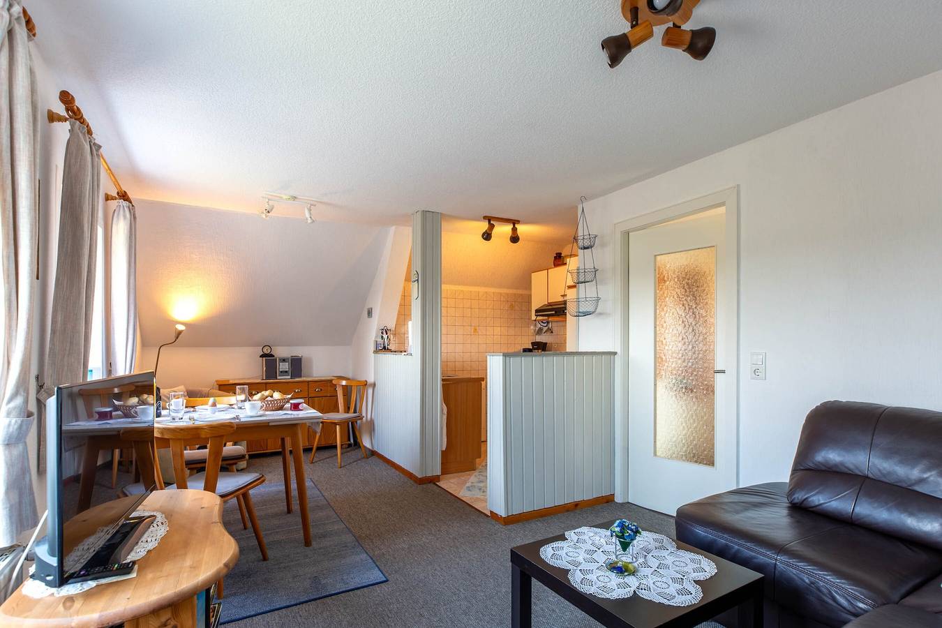 Ganze Wohnung, „Fewo Abendsünn“ mit gemeinsamer Terrasse, Garten und Wlan in Pellworm, Nordseeküste