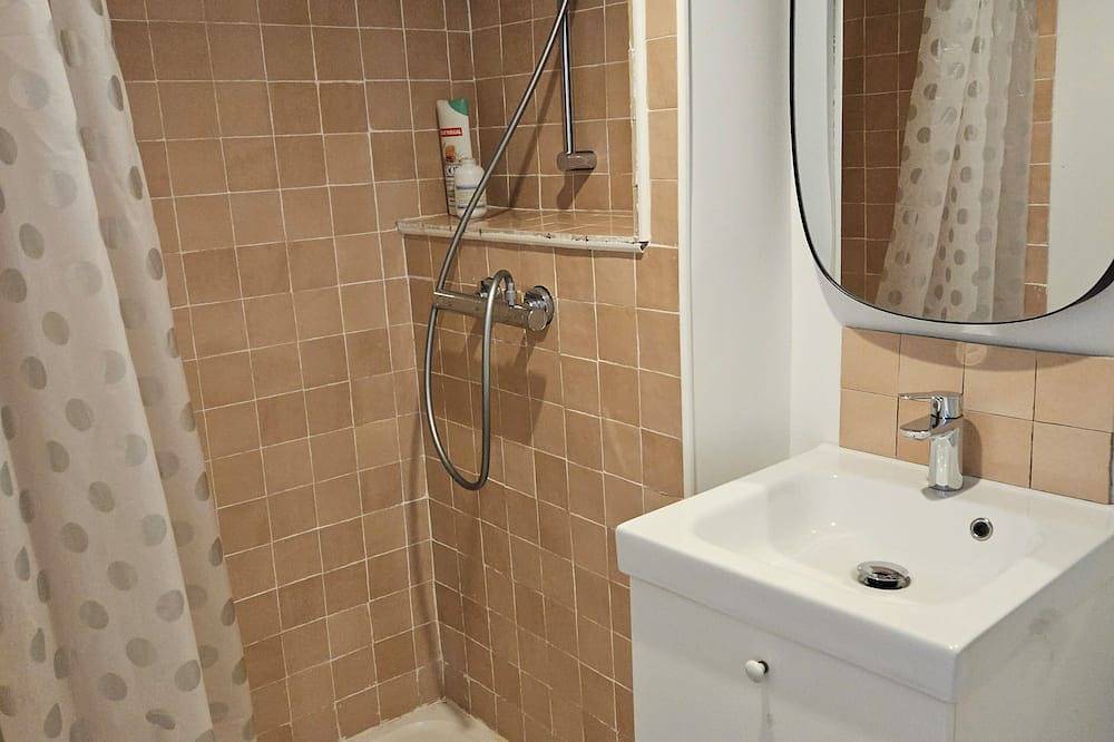 Spacious, bright and central self-contained studio in a chambre d'hôte in Marsella, Marsella region