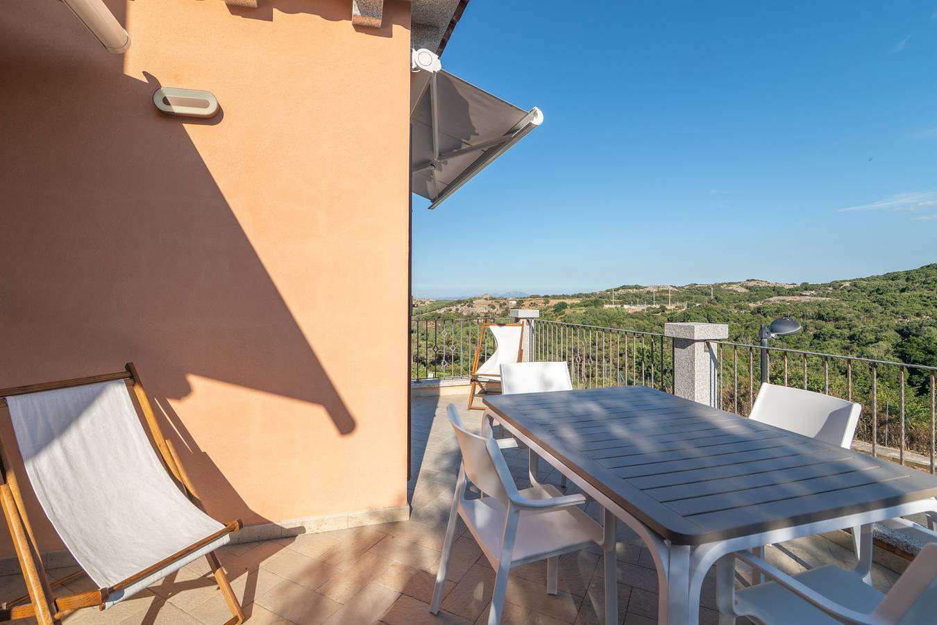 Apartamento entero, Apartamento 'Medici' con terraza privada, Wi-Fi y aire acondicionado in Aglientu, Gallura