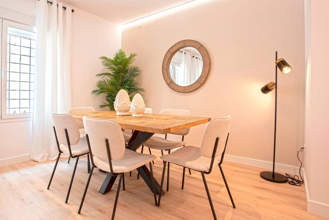 Entire apartment, Spectacular 3Bd apartment in Santa Cruz neighborhood. Aire I in Casco Antiguo, Sevilla
