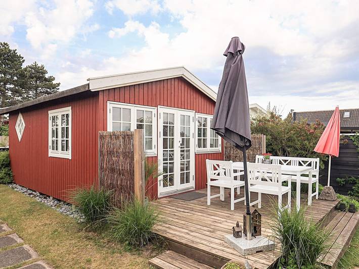 Ferieudlejning for 3 personer, med Terrasse og Have i Karrebæksminde