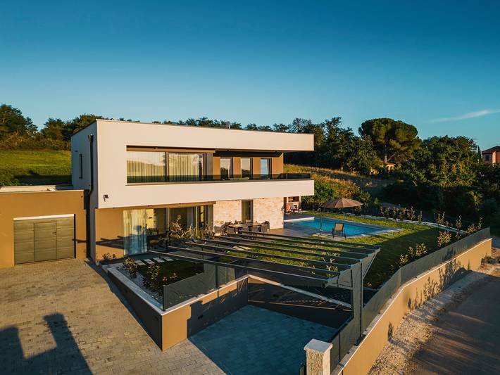 Ferienhaus für 8 Personen, mit Garten und Sauna sowie Pool und Balkon in Kastelir - 2