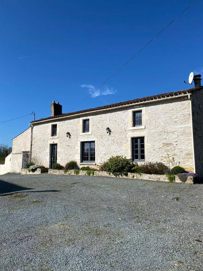 Maison de campagne pour 3 personnes, avec vue ainsi que terrasse et vue sur le lac, animaux acceptés