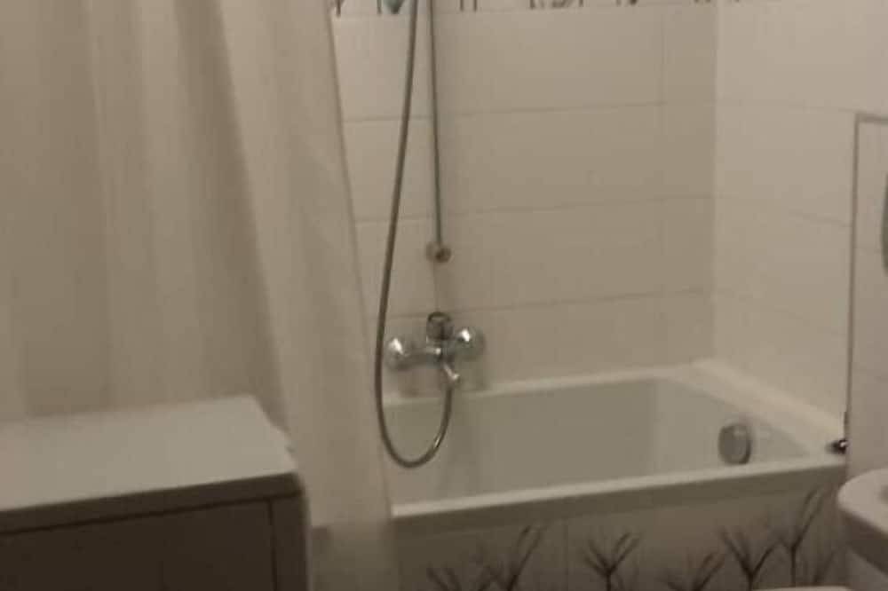 Apartamento entero, Gemütliche Ferienwohnung in Grünen Parkwohnanlage mit Balkon in Fürth, Franconia