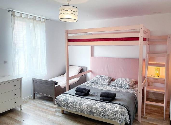 Gîte pour 9 personnes, avec Terrasse et Jardin dans Cormicy