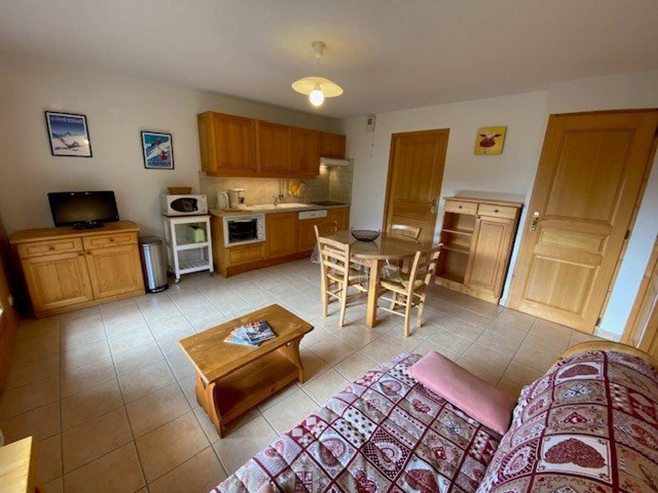 Entire apartment, Beautiful 4-pers. apartment with balcony and garage in Grand-Bornand in Le Grand-Bornand, Annecy region