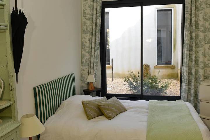 Location de vacances pour 10 personnes, avec terrasse ainsi que jacuzzi et jardin, animaux acceptés à Garéoult - 4