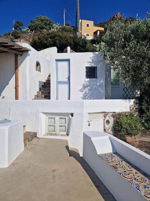 Ferienhaus für 6 Personen, mit Terrasse und Ausblick auf den Liparische Inseln - 4