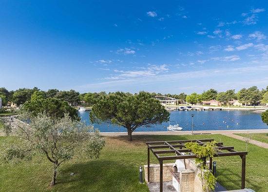 Resort per 6 persone, con Balcone e Balcone/Terrazza nonché Idromassaggio e Piscina per bambini ad Umago