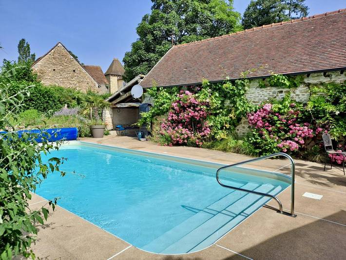 Gîte pour 4 personnes, avec Terrasse ainsi que Jardin et Piscine