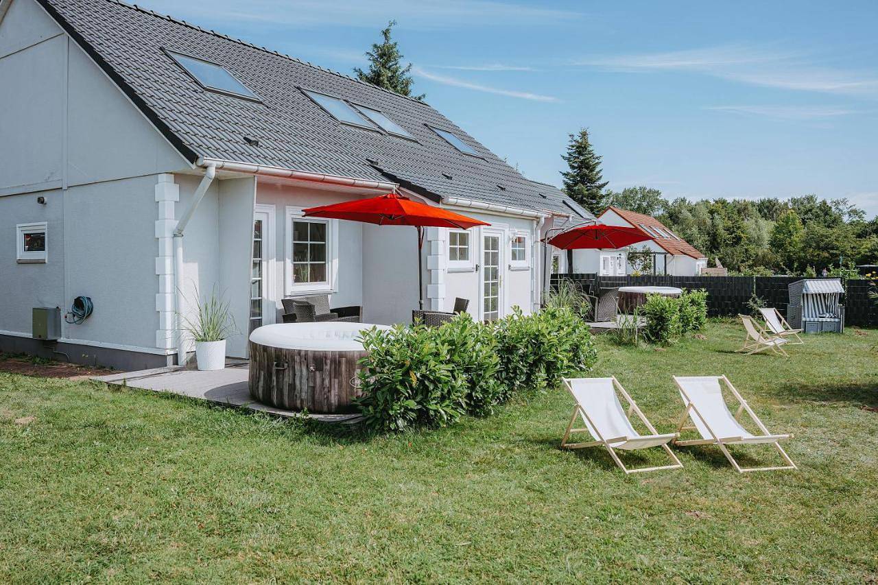 Ferienhäuser Insel Usedom Haus Mila 6 - Blick aufs Achterwasser! Whirlpool und Sauna in Lütow, Usedomer Norden