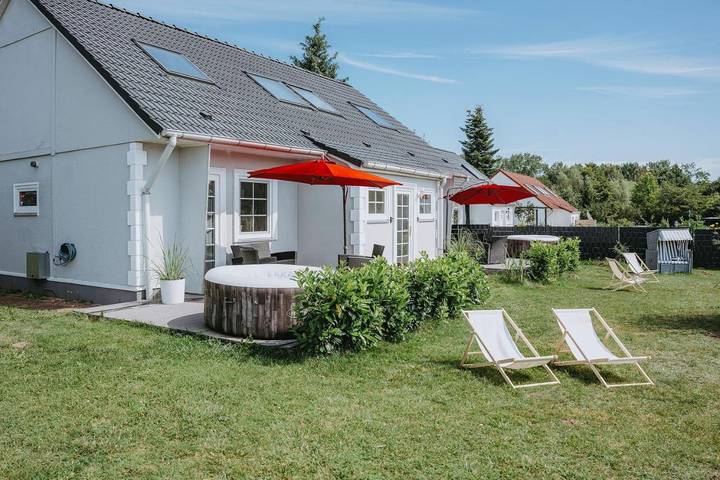 Ferienhaus für 6 Personen, mit Garten und Whirlpool sowie Sauna in Lütow