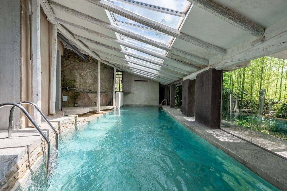 Villa per 12 Persone in Trezzo Tinella, Langhe