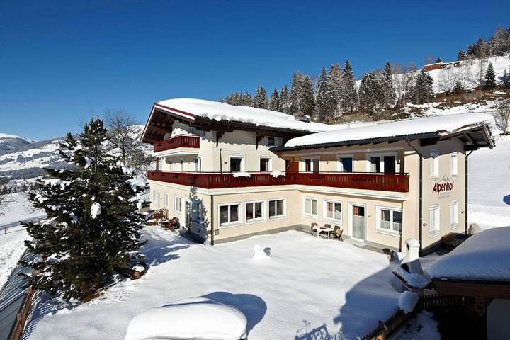 Ferienwohnung für 5 Personen, mit Balkon und Terrasse sowie Garten und Sauna