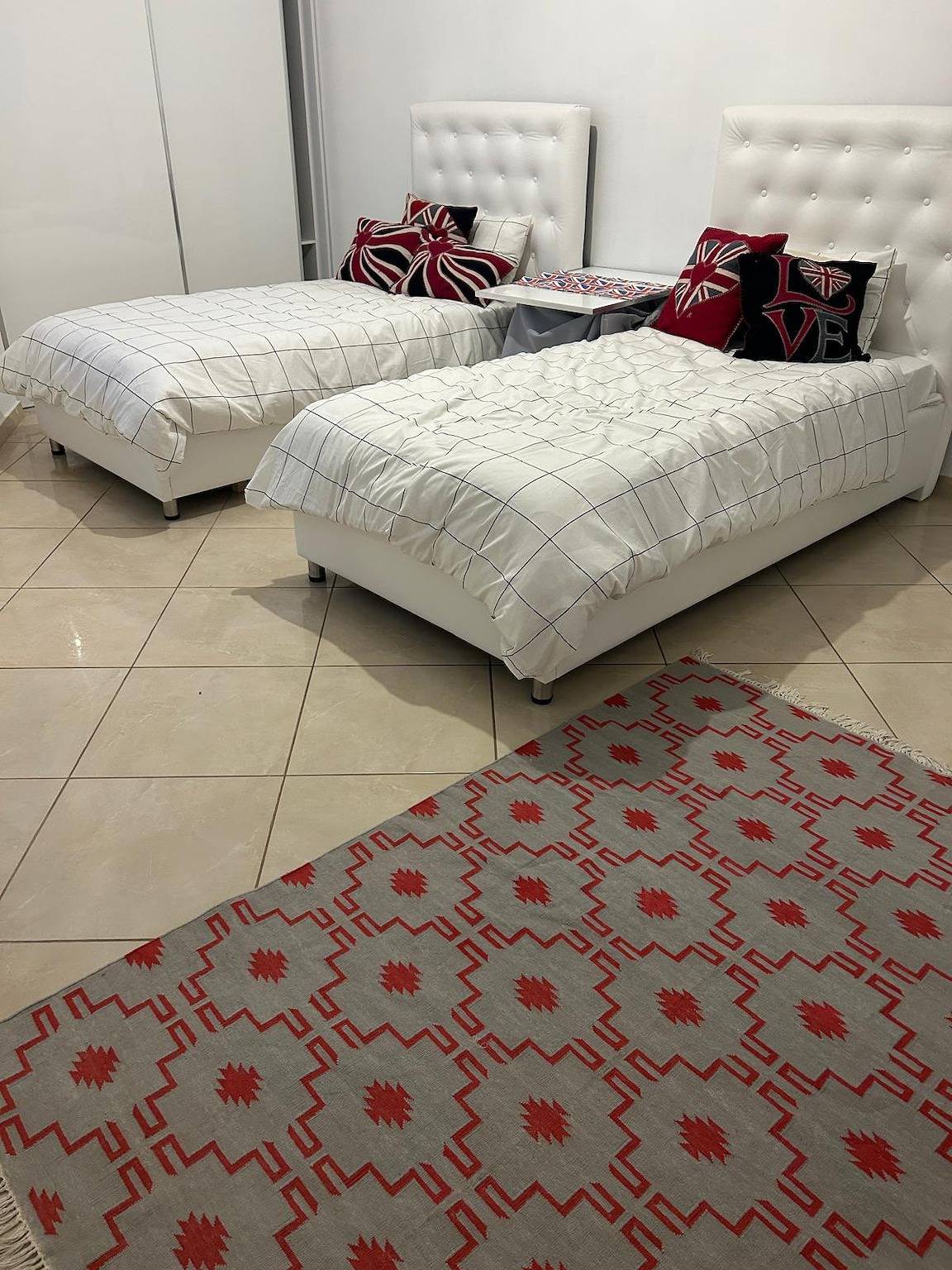 Apartamento vacacional entero, 2 Bed Flat - Sleeps 4 - Parking - Wifi in Vlorë (Ciudad), Vlorë