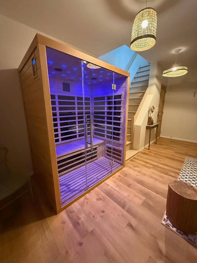 Gîte pour 4 personnes, avec jacuzzi ainsi que terrasse et sauna à Pré-en-Pail - 3