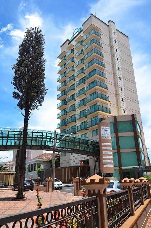 Pousadas para 2 pessoas, com sauna e vista e ainda balcão and piscina em Uberaba
