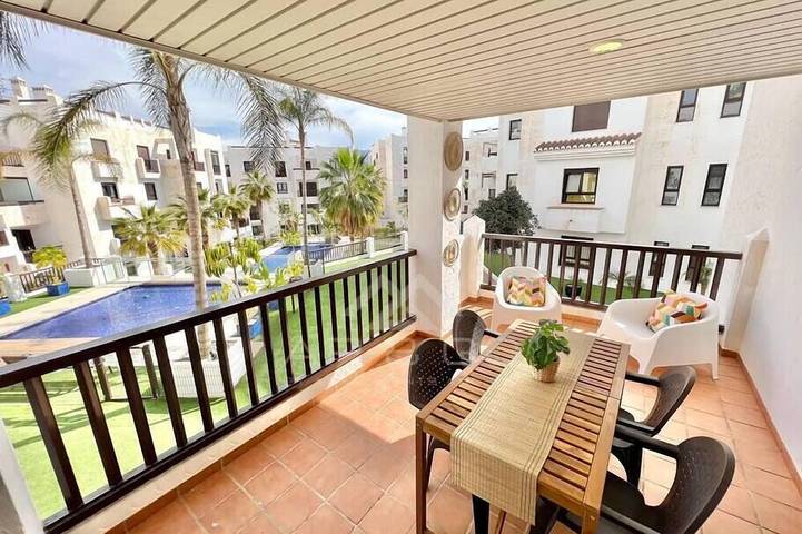 Apartamento de vacaciones para 6 personas, con piscina y jardín además de balcón y jacuzzi - 1