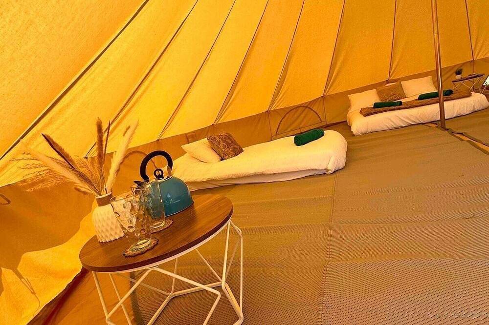 Entire apartment, Buzzard's Tent In Meadow in Buckinghamshire