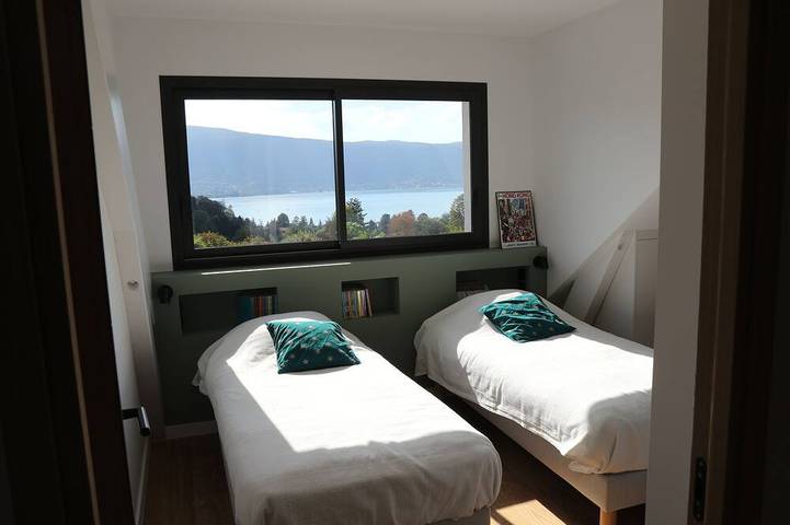 Location de vacances pour 13 personnes, avec jardin et balcon dans Golf Club du Lac d'Annecy - 4