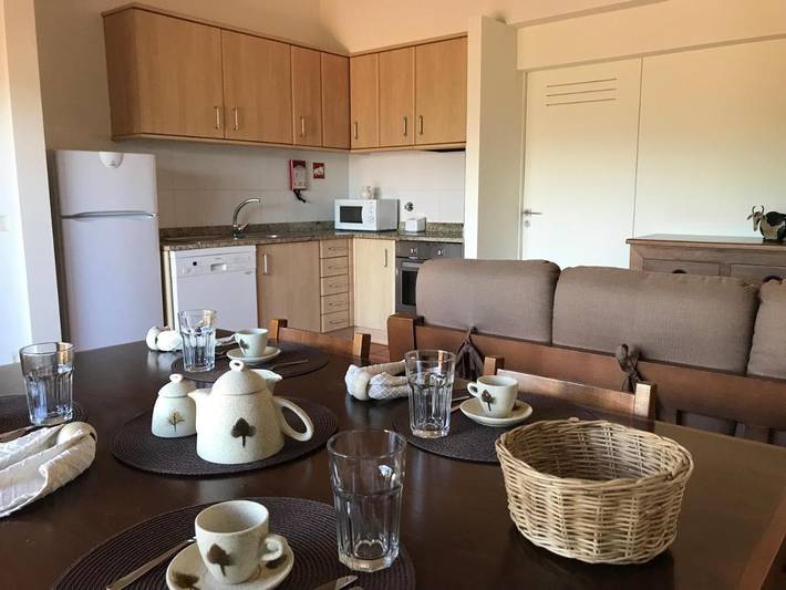 Location de vacances pour 5 personnes, avec piscine et bassin pour enfant ainsi que vue et terrasse dans Caniçada - 2